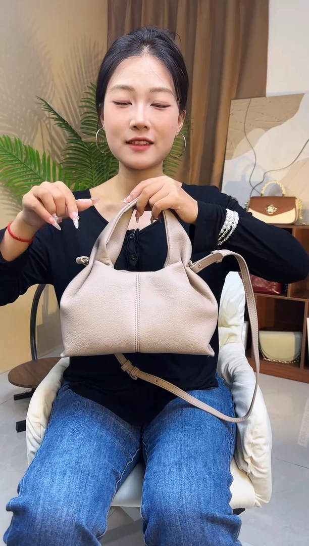 牛皮（革）云朵手提斜挎轻奢女包