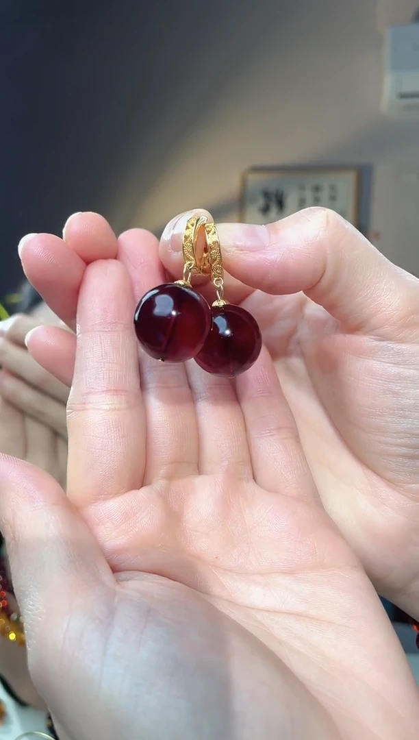 裸石琥珀未镶嵌18+血珀耳扣