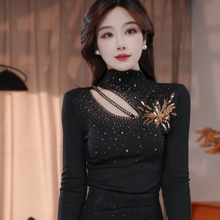 重工烫钻镂空时尚半高领磨毛T恤女冬新保暖修身显瘦长袖百搭686