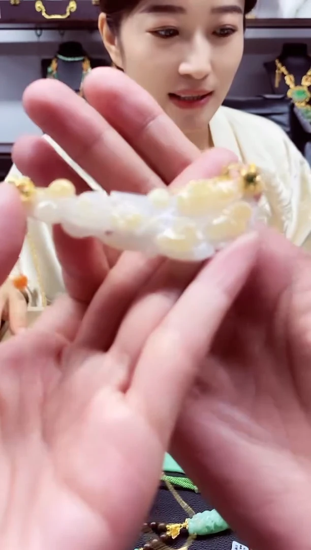 翡翠未镶嵌颈饰翡翠吊坠