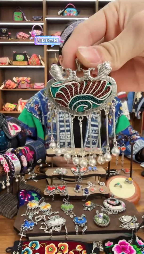 【闪购商品】织绣4蒙阿苏苗绣传承