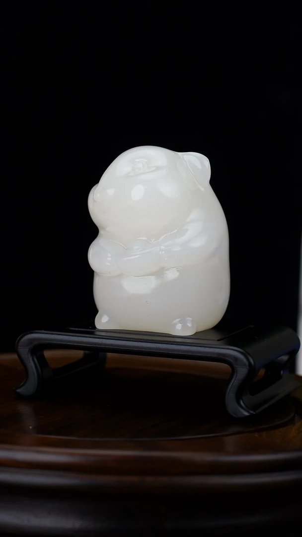 玉【鼠来宝】天然玉石仓鼠抱元宝摆件