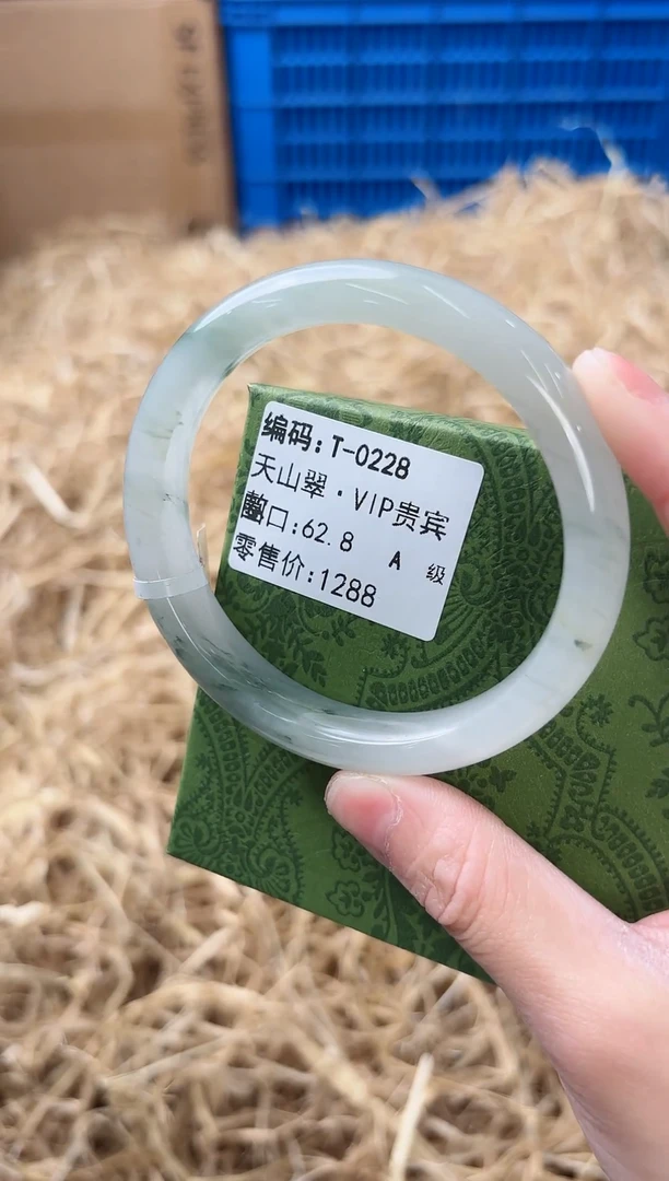 未镶嵌手镯石英质玉T-0228
