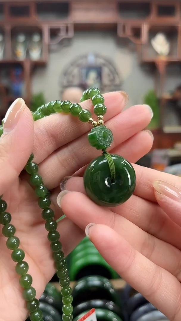 颈饰未镶嵌和田玉平安扣