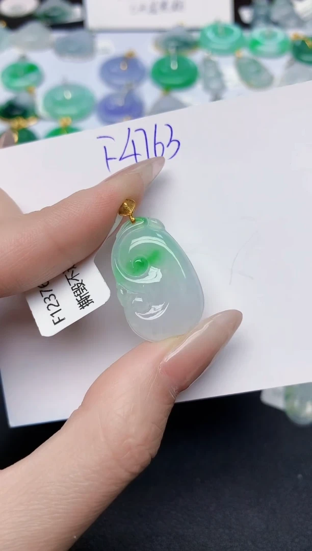 颈饰18K金镶嵌翡翠天然缅甸A货翡翠百元以上9元证书费自理