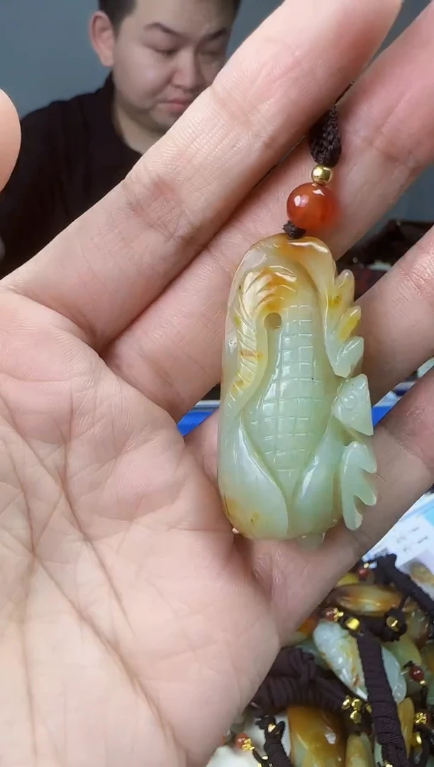 和田玉未镶嵌颈饰1