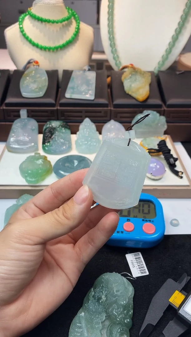 未镶嵌定制翡翠山***～毛货不退不换