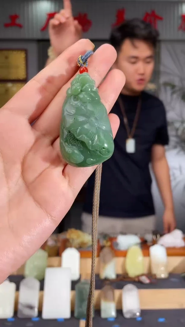 和田玉未镶嵌颈饰1