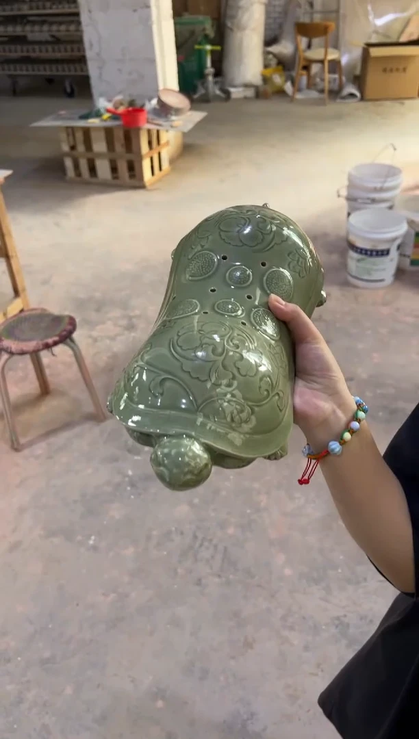 耀州窑青瓷长寿龟枕头