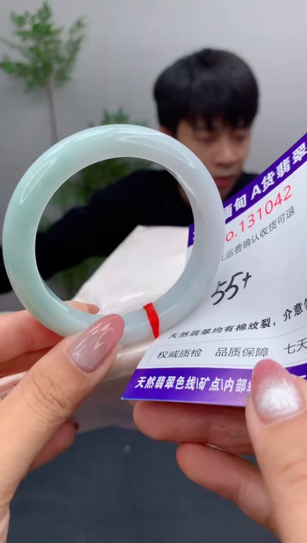 未镶嵌手镯翡翠有纹，完美者勿拍