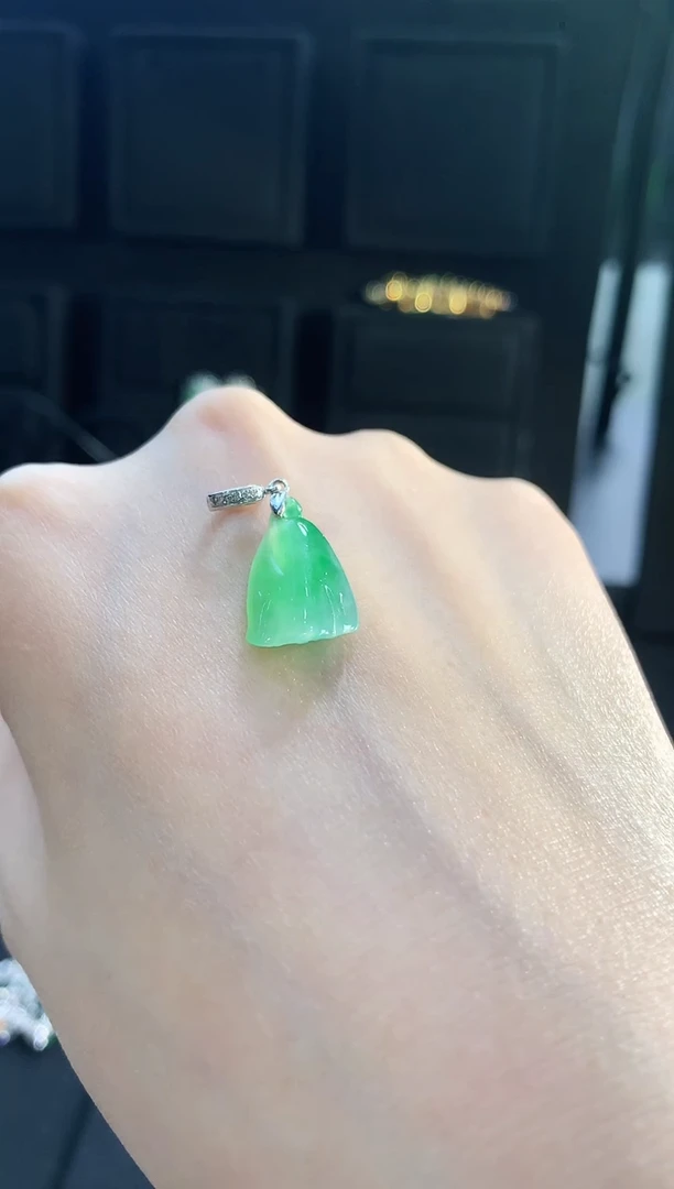 【闪购商品】翡翠颈饰18K金镶嵌吊坠