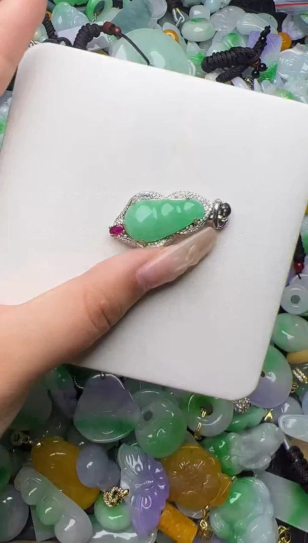 翡翠未镶嵌颈饰天然缅甸翡翠吊坠