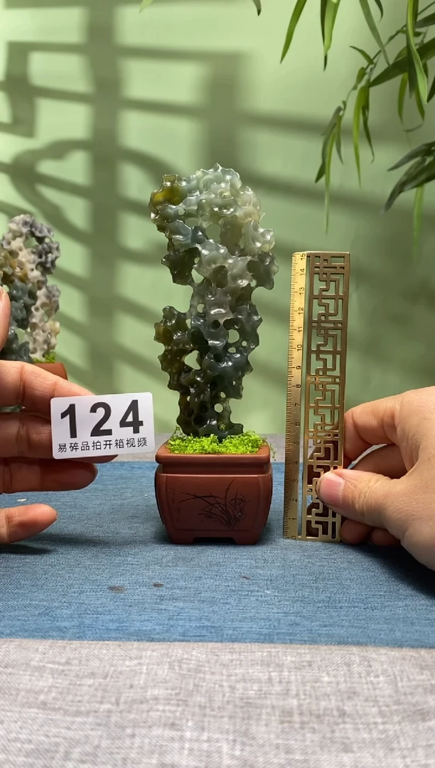 【闪购商品】树脂制品底座 石头是辽宁丹东晶124号