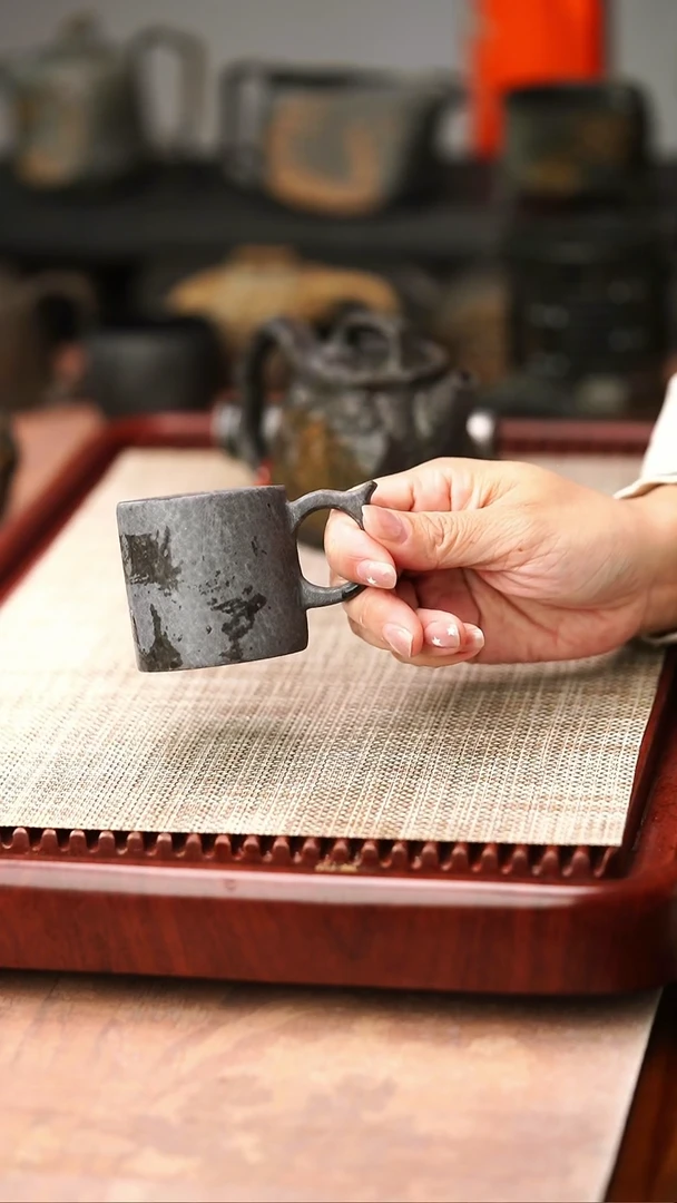 归玉堂冰碛岩重工雕刻手柄桶杯