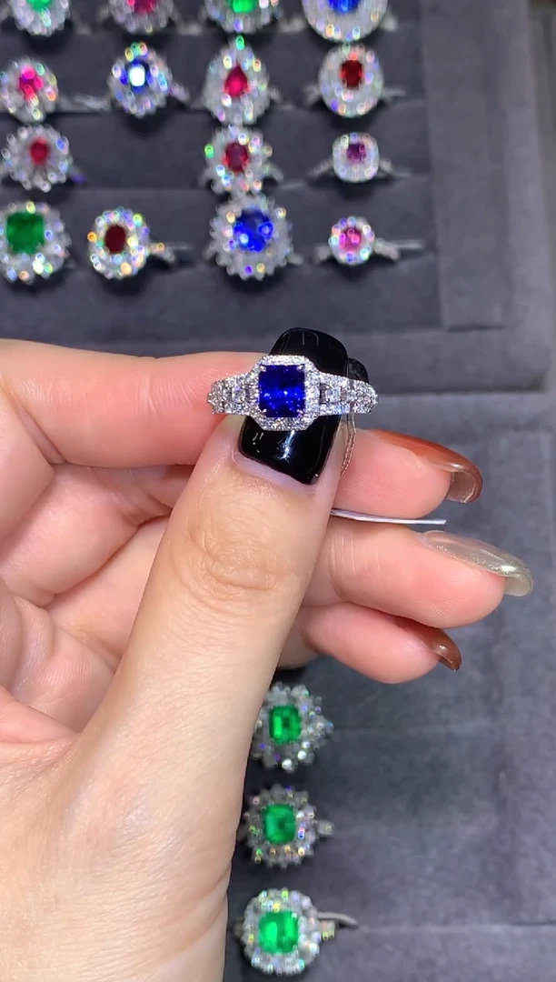 戒指蓝宝石18K金镶嵌1.5CT