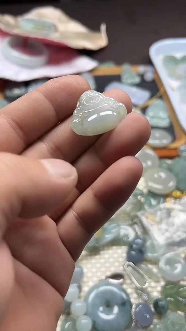 颈饰未镶嵌翡翠佛公