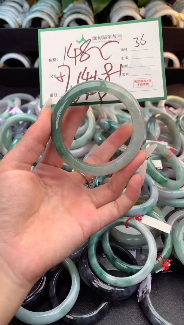 未镶嵌定制翡翠毛货需精细抛光+多人