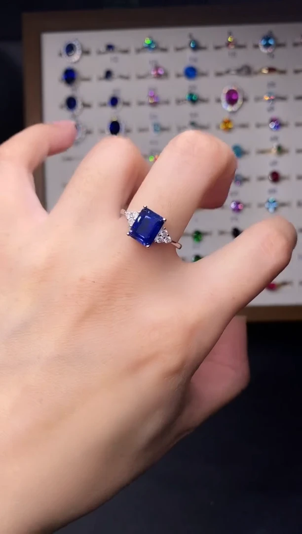 4克拉蓝宝石（处理）欧美风戒指