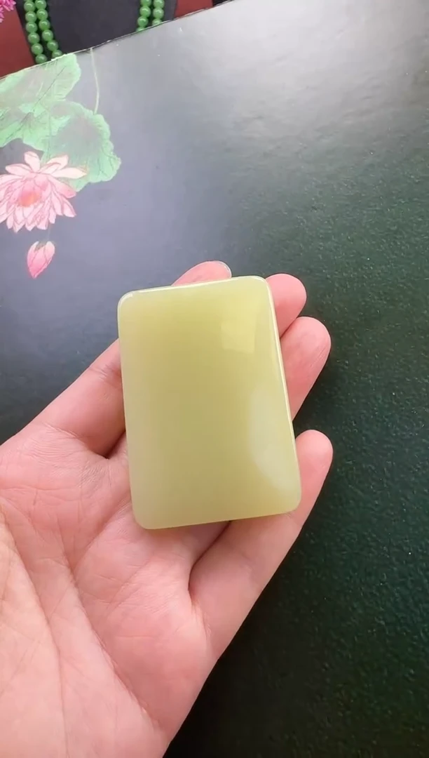 颈饰未镶嵌和田玉吊坠