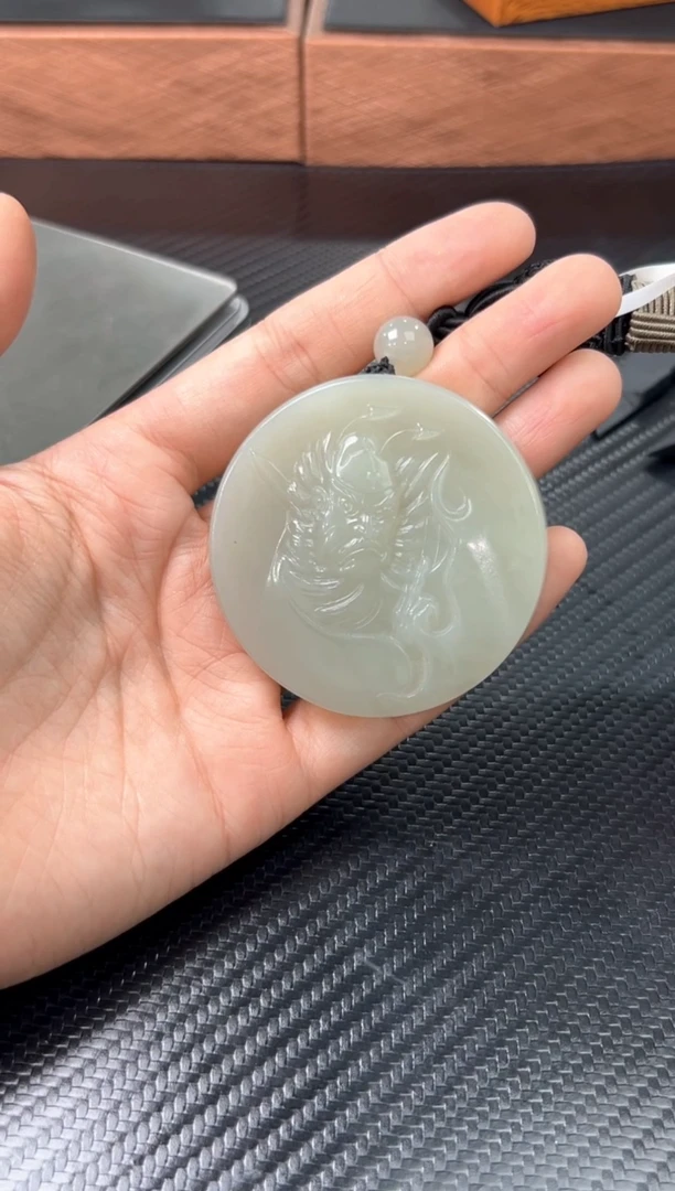 未镶嵌和田玉把件且末微色差近矿k