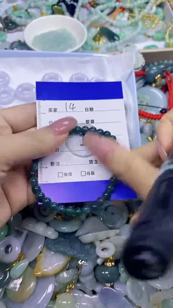 翡翠未镶嵌颈饰天然翡翠吊坠！