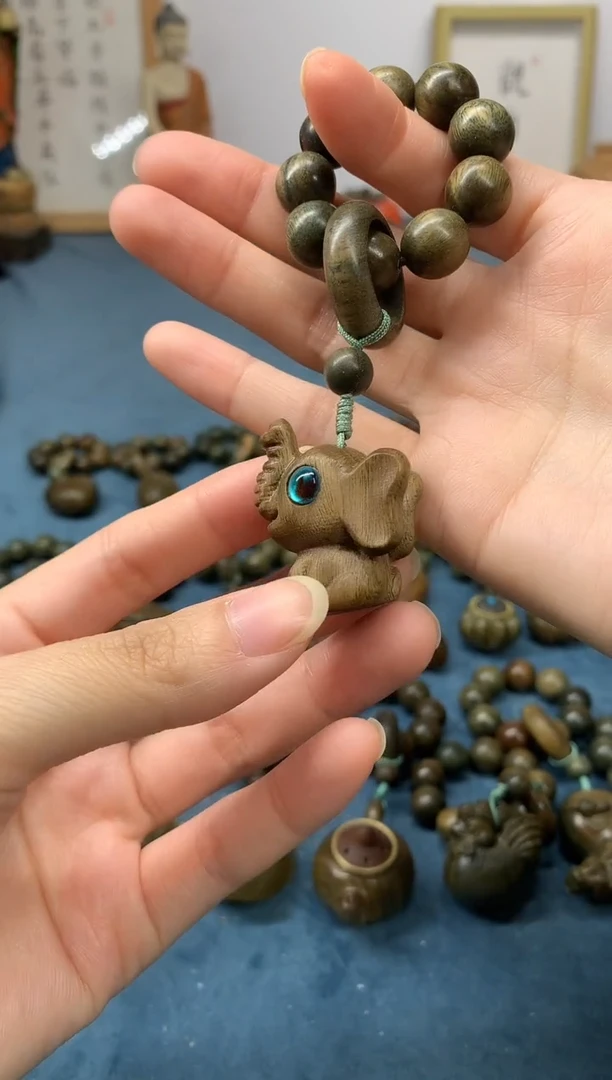 【闪购商品】维腊木（绿檀）把件小象 盘玩件