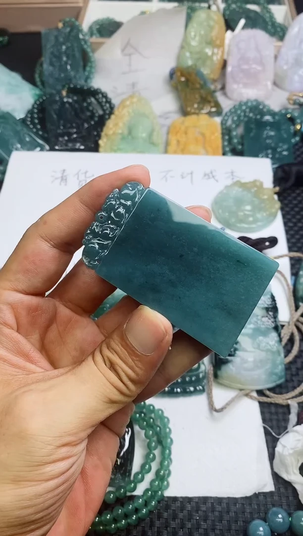 翡翠未镶嵌颈饰平*心
