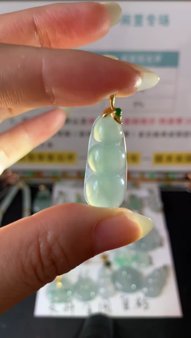 颈饰18K金镶嵌翡翠24