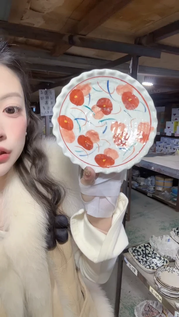 陶瓷手绘红果花波浪边圆形平盘16.5cm