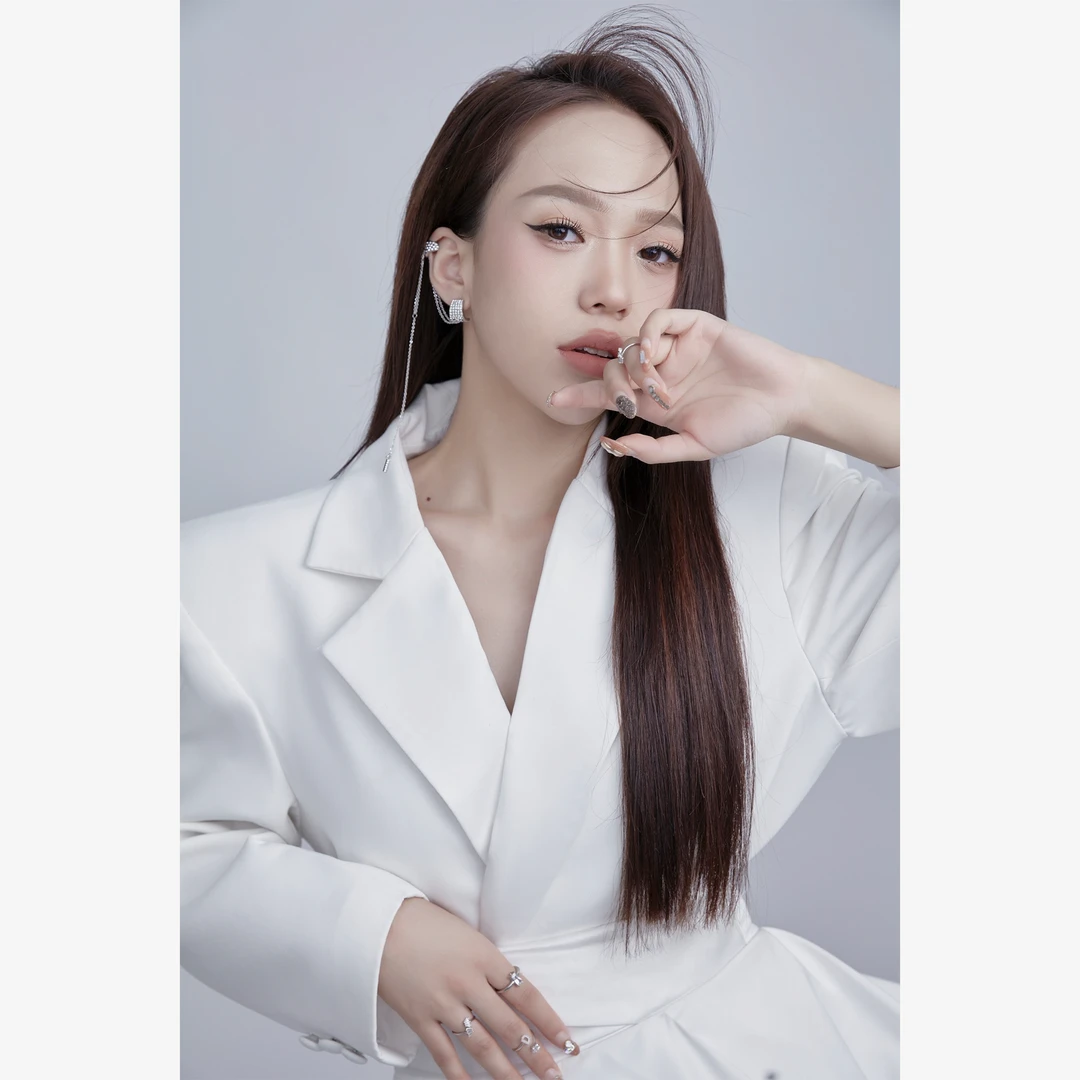 【李美丽专属】早春新款时尚休闲双排扣短款风衣女LEY0A6018-QC