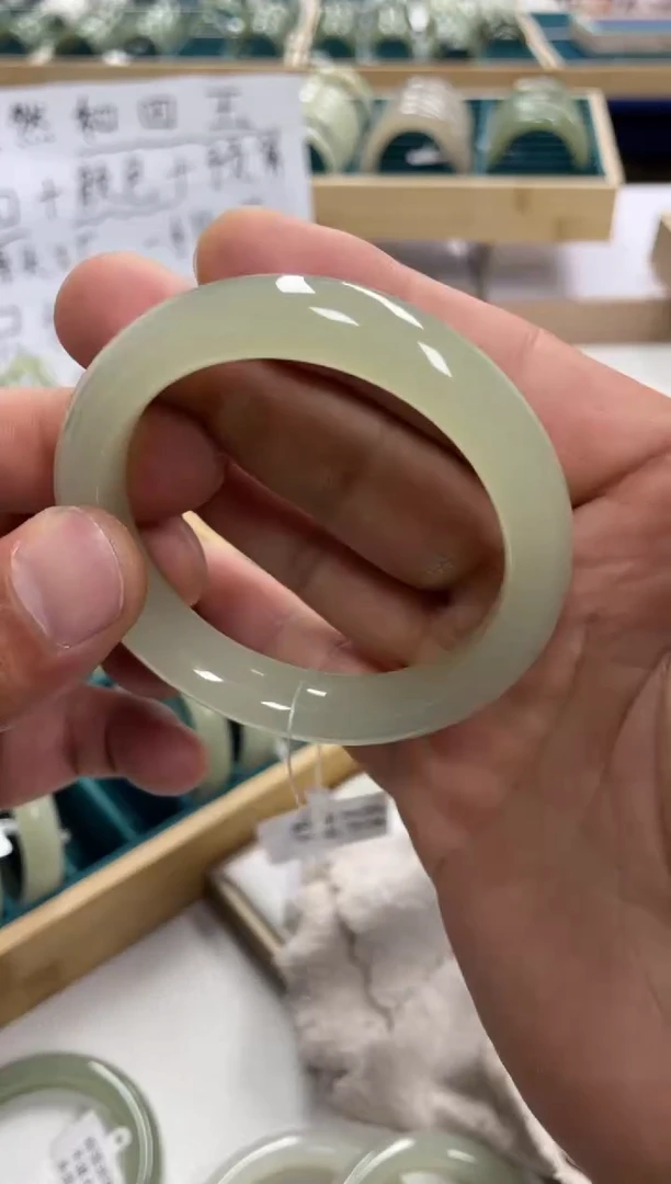 未镶嵌手镯和田玉好*凉和田玉手镯327000