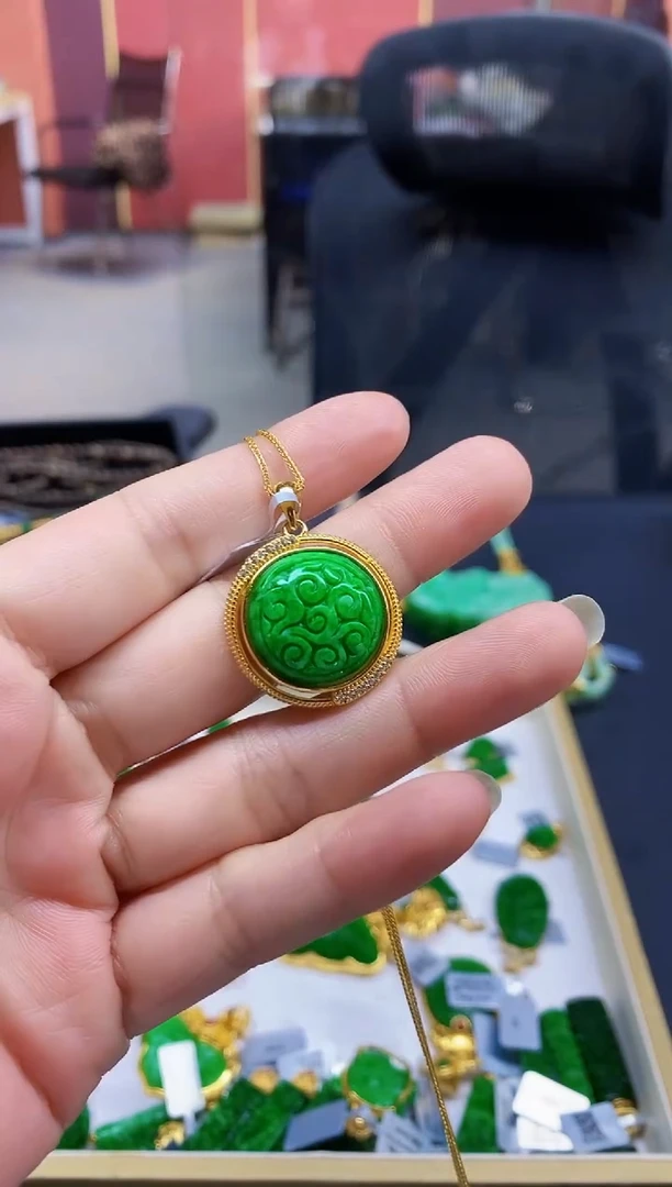颈饰未镶嵌翡翠吊坠