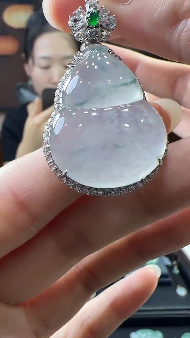 18K金镶嵌挂件翡翠葫芦 不含链