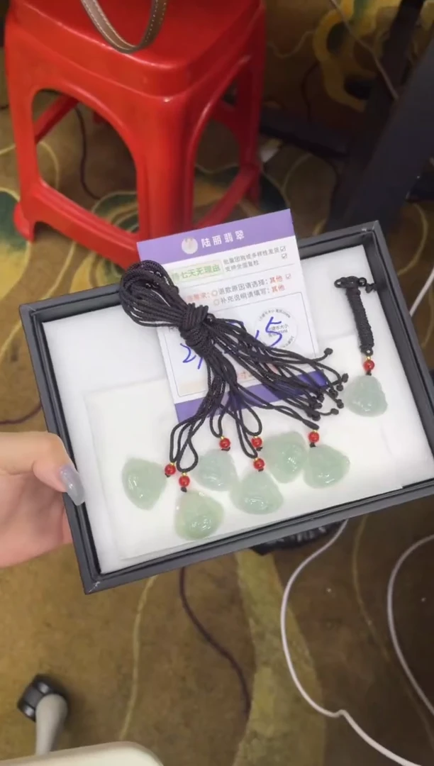 翡翠挂件未镶嵌佛公364多样性发其一CP7