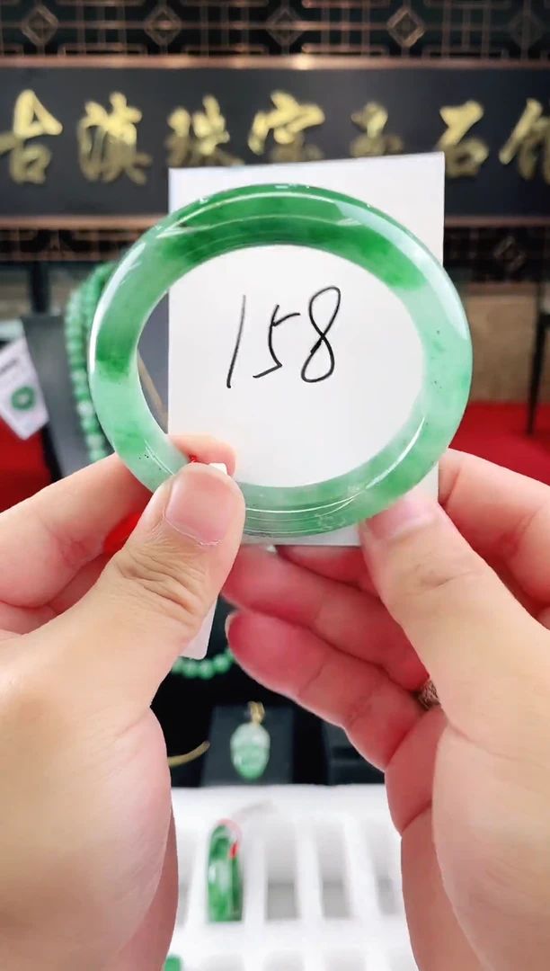 未镶嵌手镯石英质玉（非洲翠）微瑕介意勿拍