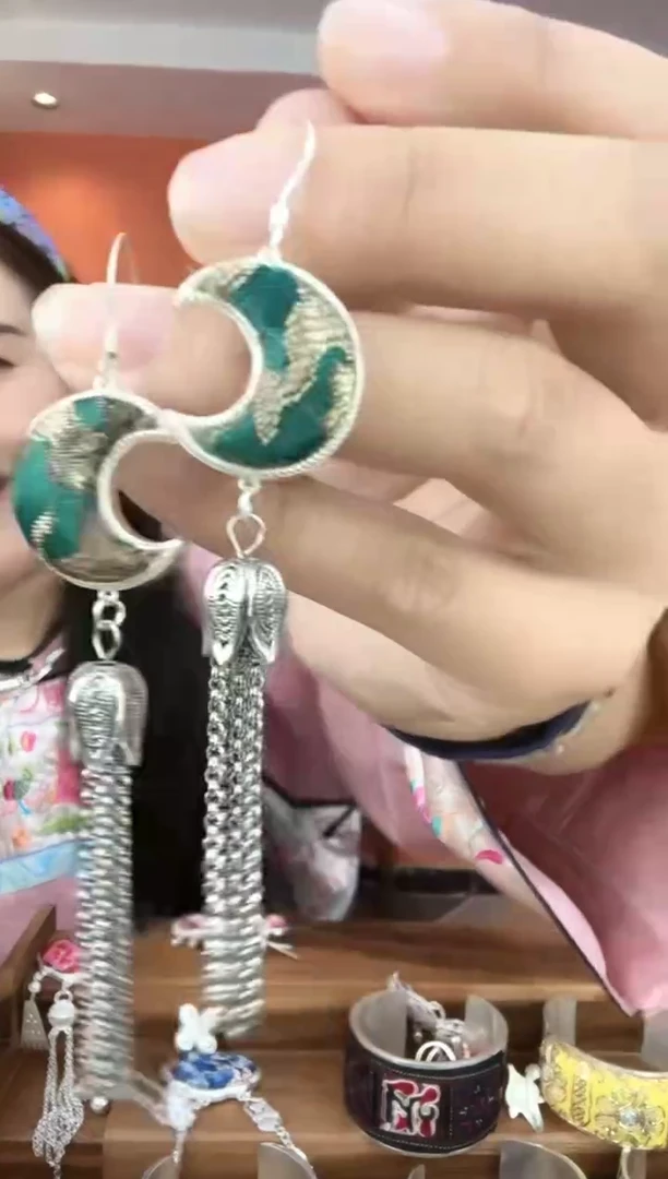 织绣非遗手工刺绣耳环