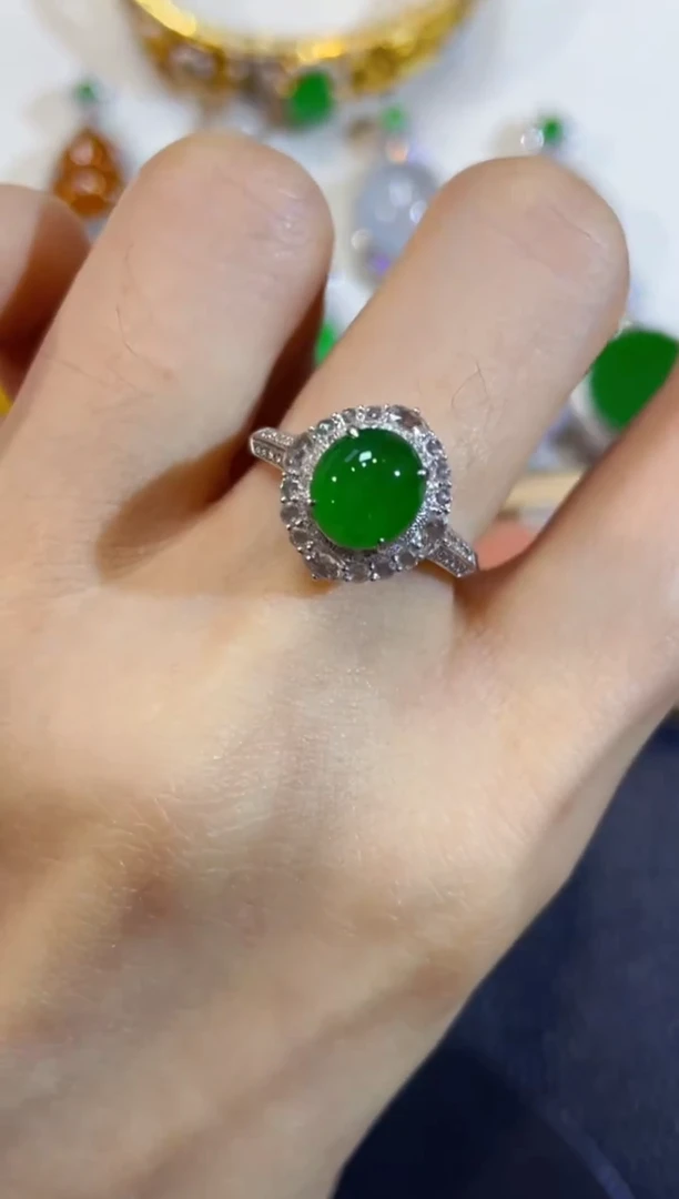 颈饰18K金镶嵌翡翠团购36