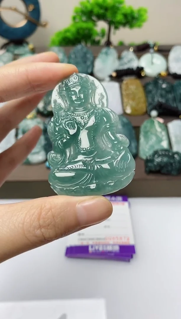 翡翠未镶嵌颈饰