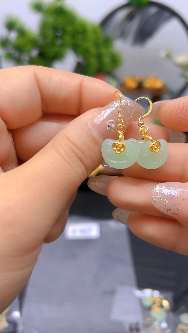 【闪购商品】和田玉耳饰14K金镶嵌耳饰E257