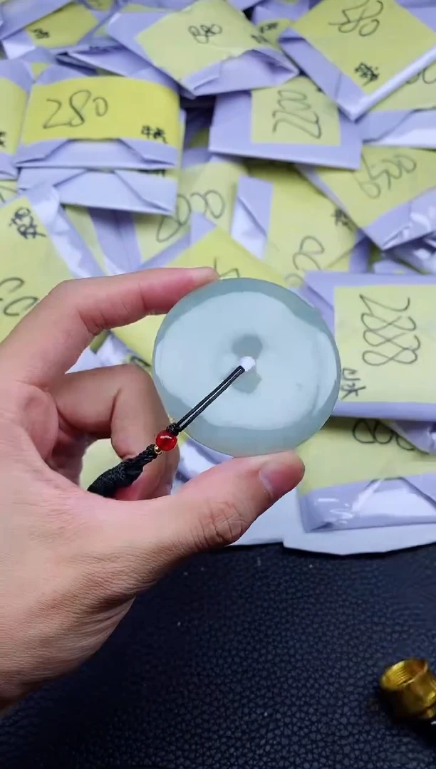 翡翠未镶嵌颈饰