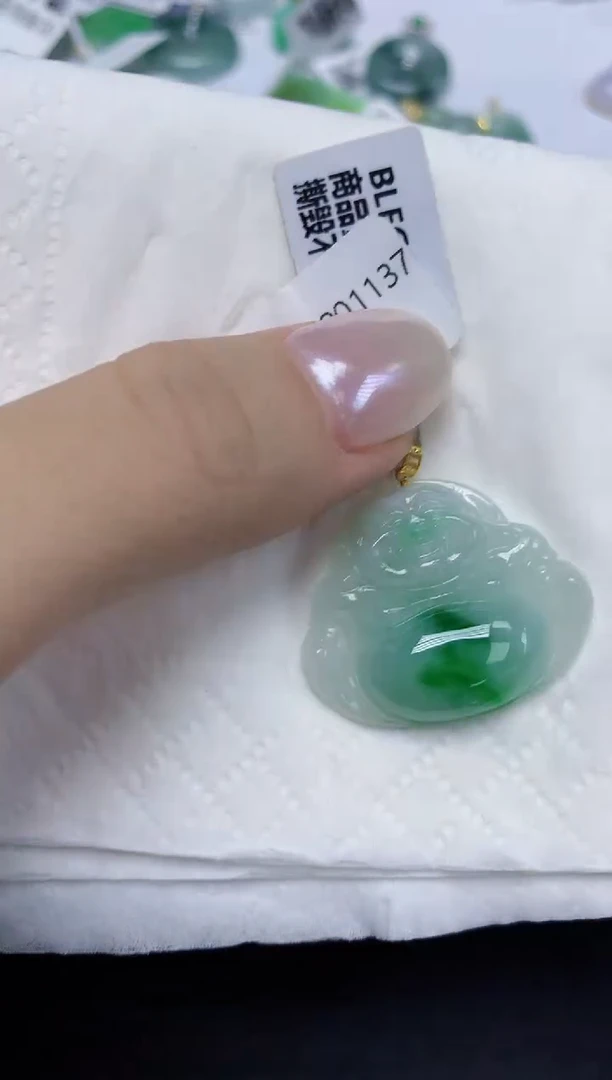 翡翠18K金镶嵌颈饰天然缅甸翡翠A货