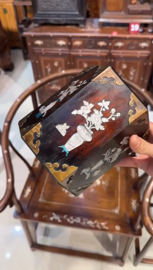 木木头款紫檀博古瓶笔筒180