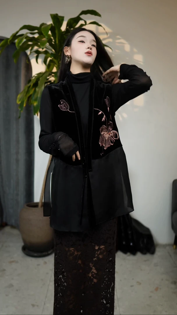 黑色桑蚕丝欧根纱拼接马甲 L码