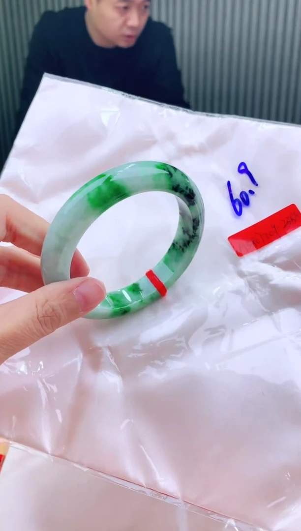 未镶嵌手镯翡翠60+