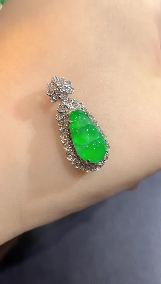 颈饰18K金镶嵌翡翠97-吊坠