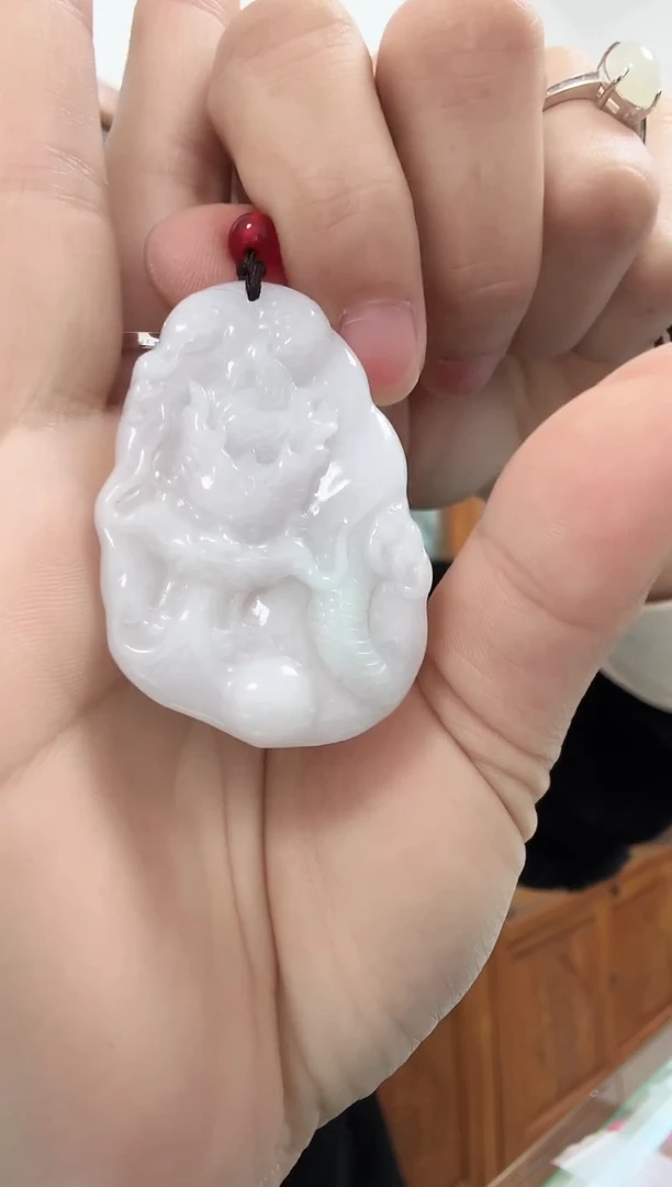 颈饰未镶嵌翡翠龙牌