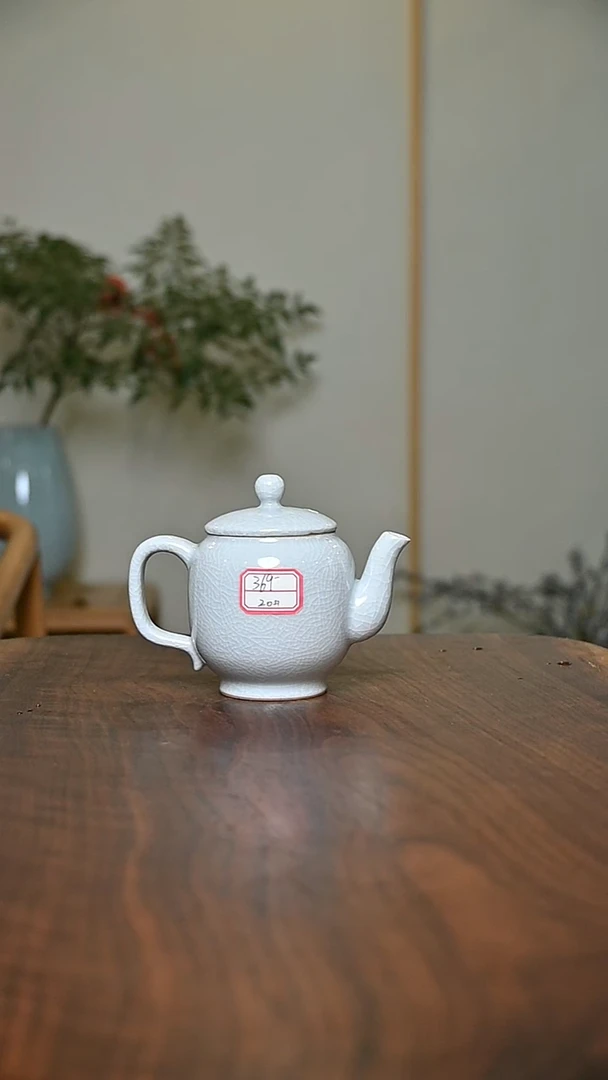 20#灯笼壶 月白釉 微瑕 朱晓辉款