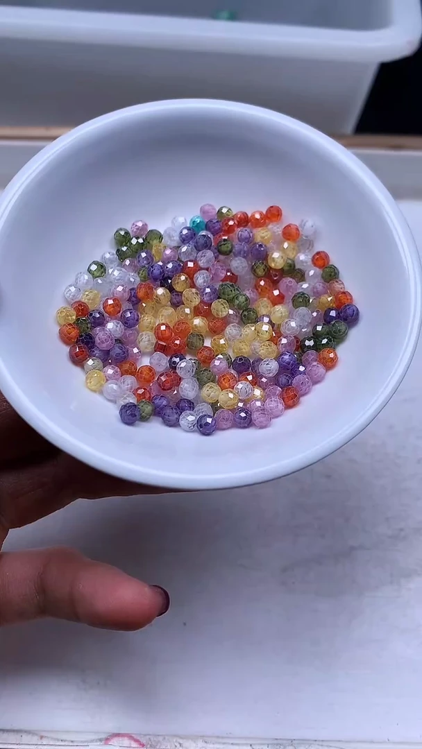 未镶嵌天然锆石散珠B2086 彩锆石切面4mm50个15元