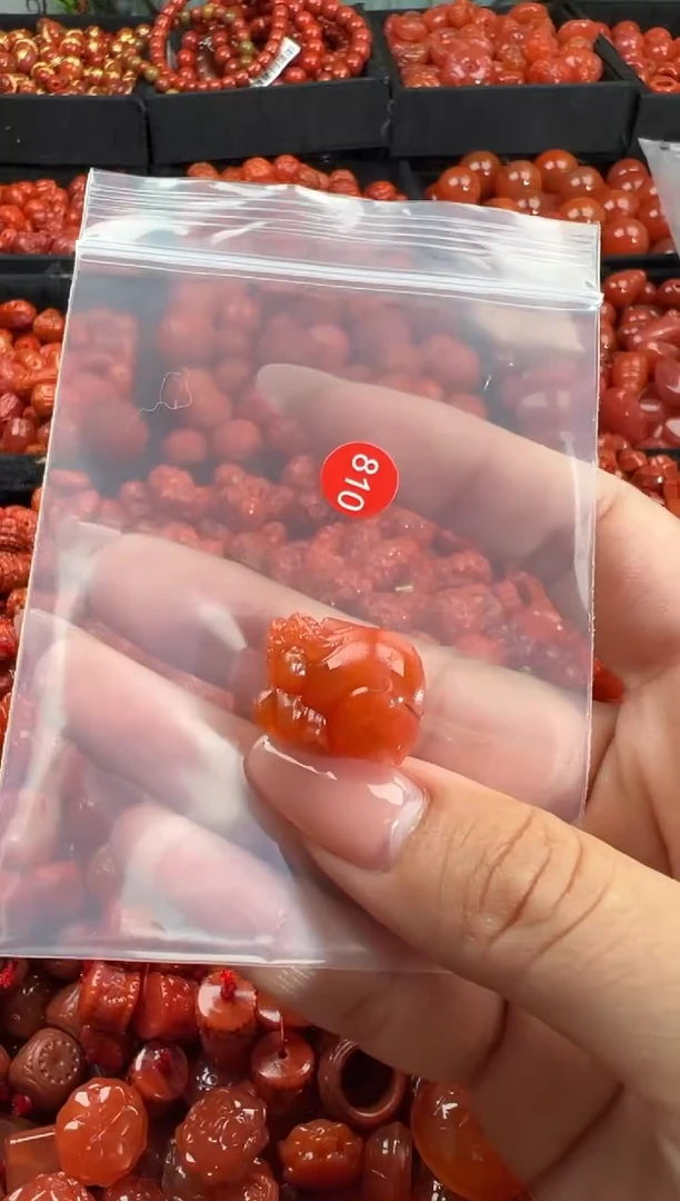 南红玛瑙未镶嵌颈饰1