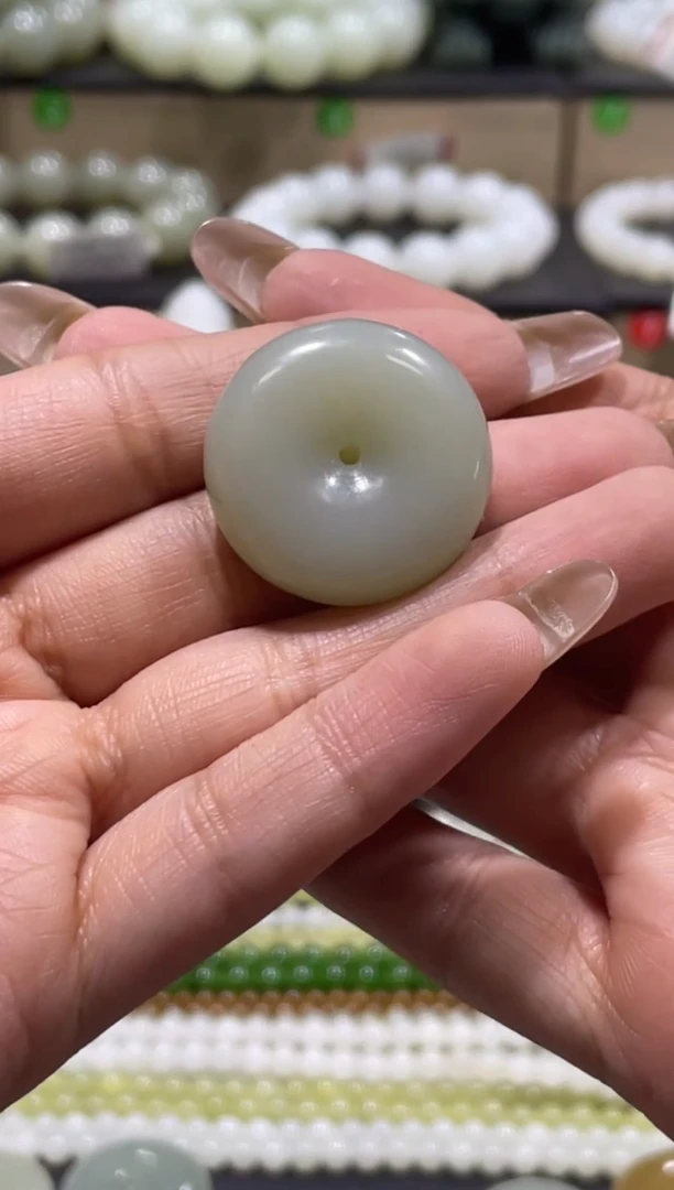 吊坠(赠链)未镶嵌和田玉近矿高清白平安扣（产地直发）